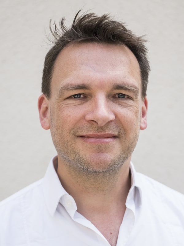 Portrait von Birgit Wohlgemuth einer Partnerin des Beratungsunternehmens Biniasz und Partner - akademie | beratung | coaching